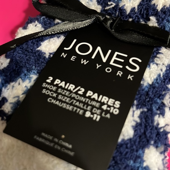 NEW Women Jones New York cozy socks 2 pr NEW BNWT non skid bottom BNIP - Picture 3 of 7